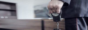 В Полярном сотрудниками полиции задержан подозреваемый в совершении грабежа